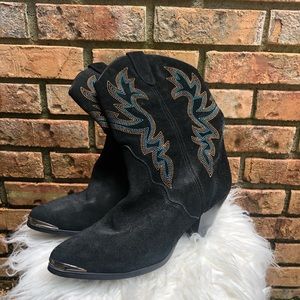 Black cowgirl boots